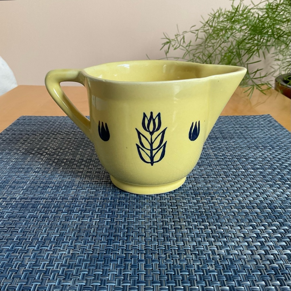 Vintage Cronin Pottery Yellow Tulip Creamer Blue Dutch Floral MCM USA - Picture 2 of 16